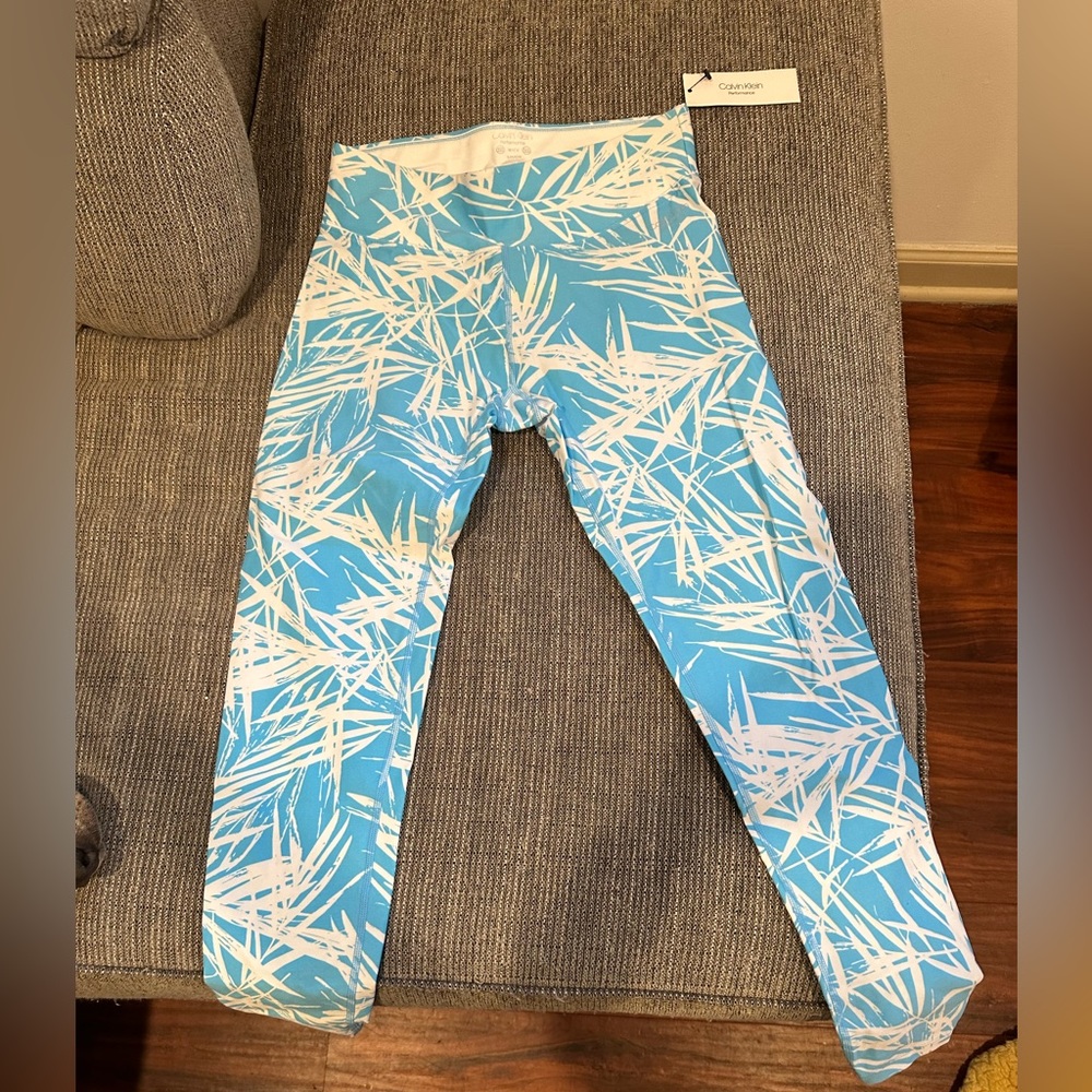 New never worn Calvin Klein athletic leggings, size small